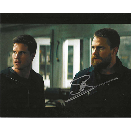 Stephen Amell Autographed 8"x10" (Arrow)